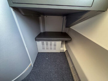 Lufthansa Allegris Business Class Airbus A350 Fussablage Stauraum Bett