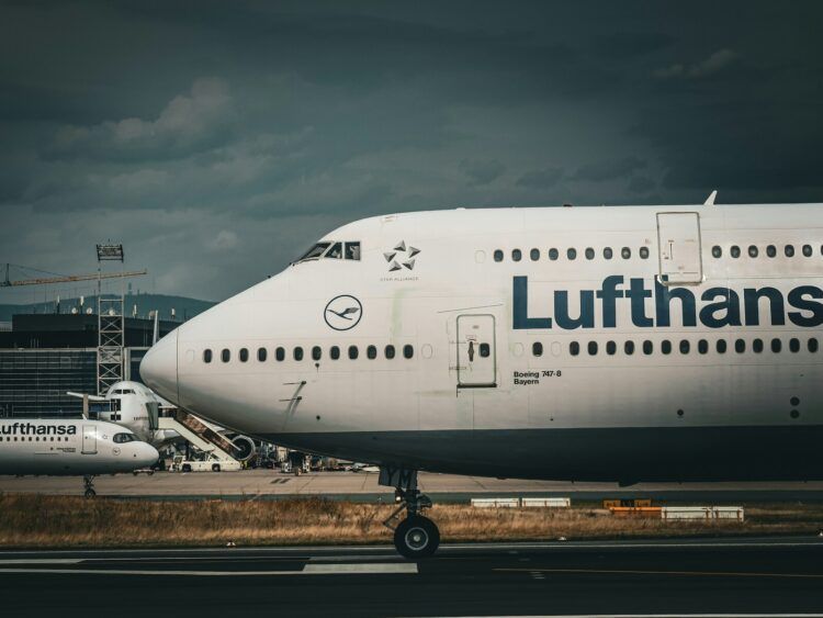 Lufthansa Boeing 747 Flugzeug Unsplash