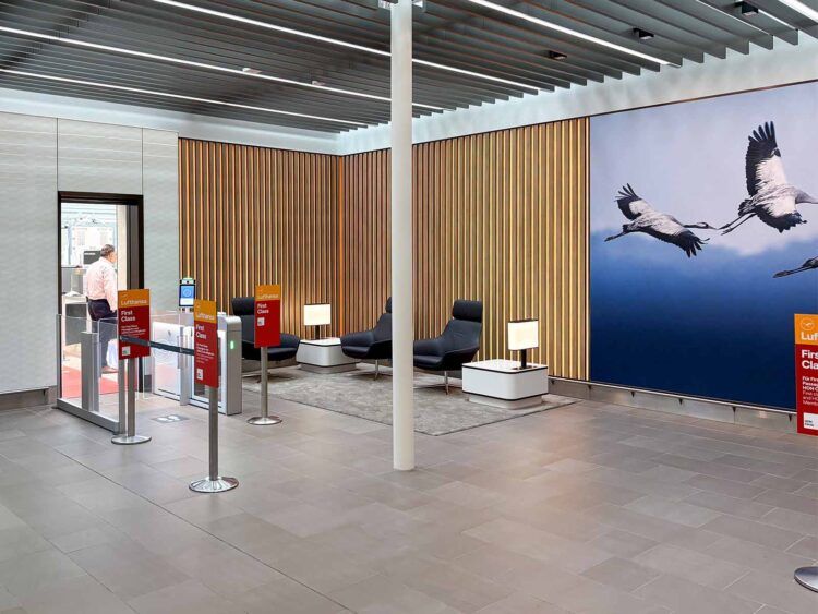 Lufthansa First Class Checkin Bereich Schalter Flughafen Muenchen Muc