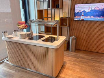 Lufthansa Senator Lounge Berlin Live Cooking Station