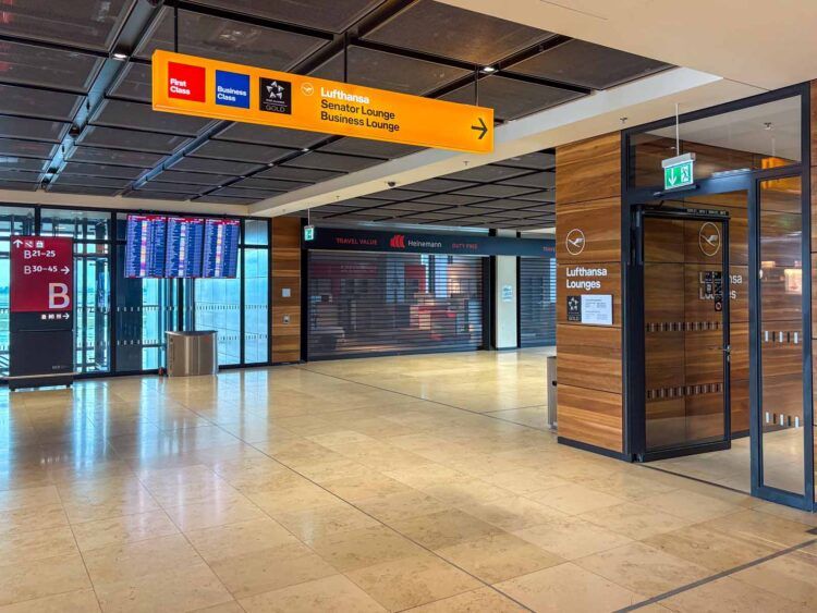 Lufthansa Senator Lounge Berlin Wegweiser