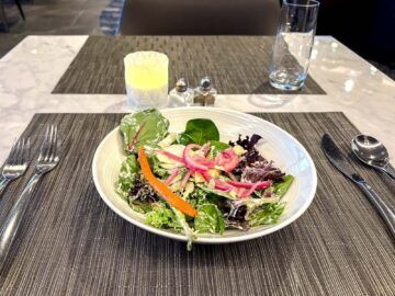 United Polaris Lounge San Francisco Dining Room Salat