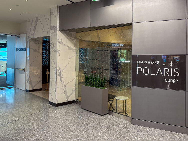 United Polaris Lounge San Francisco Eingang Terminal