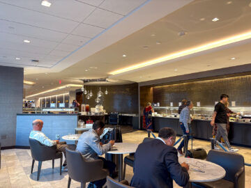 United Polaris Lounge San Francisco Essen Tisch Buffet