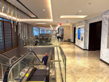 United Polaris Lounge San Francisco Obere Etage Rolltreppe