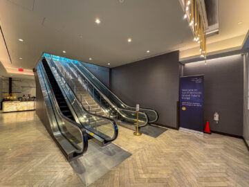 United Polaris Lounge San Francisco Rolltreppe