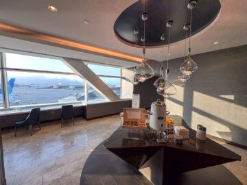 United Polaris Lounge San Francisco Untere Etage Aussicht Tee Station