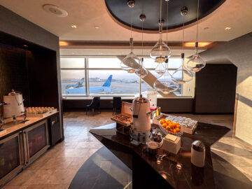United Polaris Lounge San Francisco Untere Etage Drinks Buffet