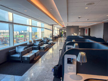 United Polaris Lounge San Francisco Untere Etage Sitze Arbeitsstationen