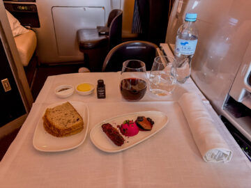 Air New Zealand Business Premier Class Boeing 777 Essen Vorspeise Wein