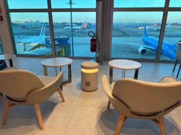 Ita Airways Runway Lounge Mailand Linate Sessel Runway View