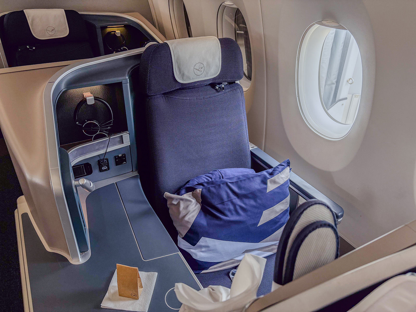 Lufthansa Aribus A350 900 Ex Philippine Business Class Fensterplatz