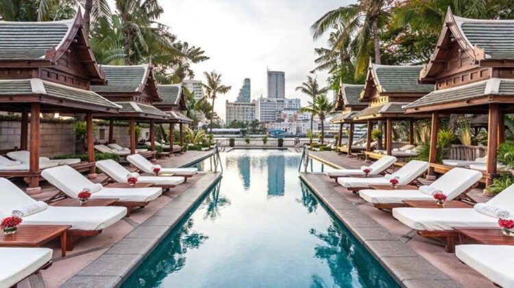 The Peninsula Bangkok Pool Copyright