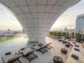 Waldorf Astoria Berlin Pool Tag Copyright