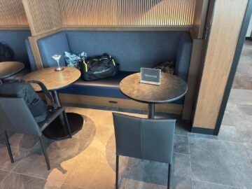 American Express Centurion Lounge Tokyo Haneda Esstische