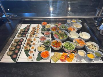 American Express Centurion Lounge Tokyo Haneda Salat Sushi