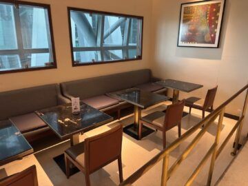 Singapore Airlines Silverkris Lounge Bangkok Esstische Hinten