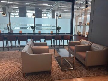 Singapore Airlines Silverkris Lounge Bangkok Lounge Sofa