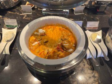 Singapore Airlines Silverkris Lounge Bangkok Pad Thai