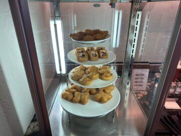 Singapore Airlines Silverkris Lounge Bangkok Patisserie