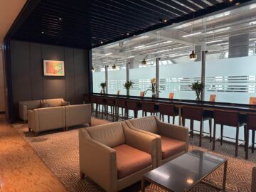 Singapore Airlines Silverkris Lounge Bangkok Sofa2