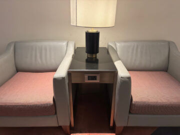 Singapore Airlines Silverkris Lounge Bangkok Steckdosen