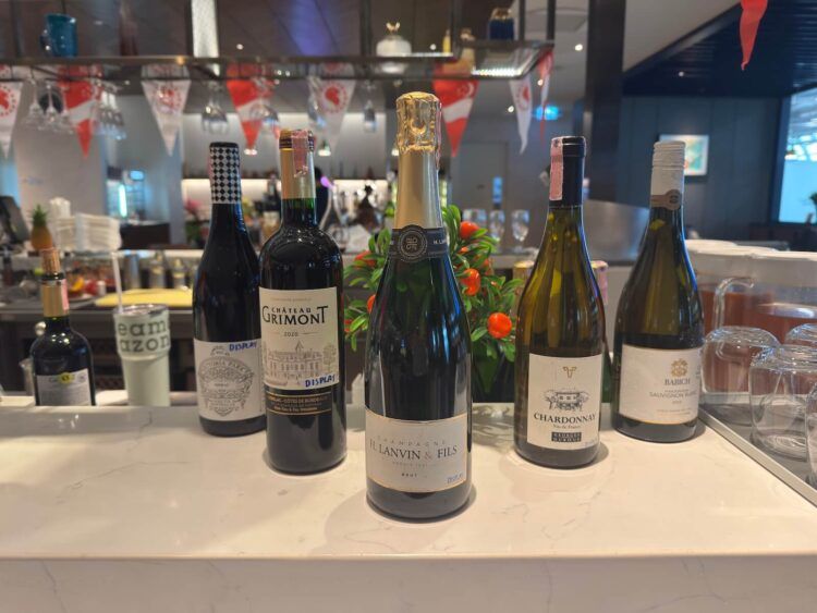 Singapore Airlines Silverkris Lounge Bangkok Wein Champagner