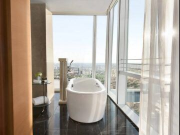Shangri La The Shard London Iconic Shard Suite Bathroom Copyright