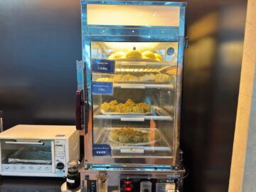 Singapore Airlines Silverkris Lounge Taipei Taoyuan Asian Bun