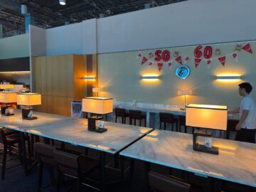 Singapore Airlines Silverkris Lounge Taipei Taoyuan Hochtisch