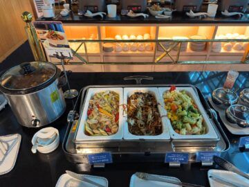 Singapore Airlines Silverkris Lounge Taipei Taoyuan Warme Speisen2