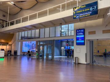 Flughafen Airport Arlanda Stockholm Fast Track Schild