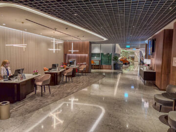 Singapore Airlines Silverkris Business Class Lounge Terminal 3 Singapur Concierge Info Tische