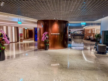 Singapore Airlines Silverkris Business Class Lounge Terminal 3 Singapur Eingangsbereich Mit Blick Nach Hinten