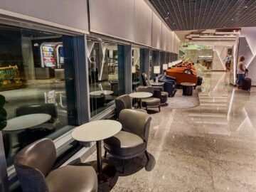 Singapore Airlines Silverkris Business Class Lounge Terminal 3 Singapur Essen Bereich Vorne
