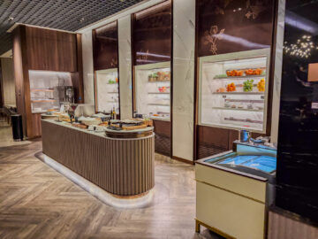 Singapore Airlines Silverkris Business Class Lounge Terminal 3 Singapur Essen Buffet Snacks