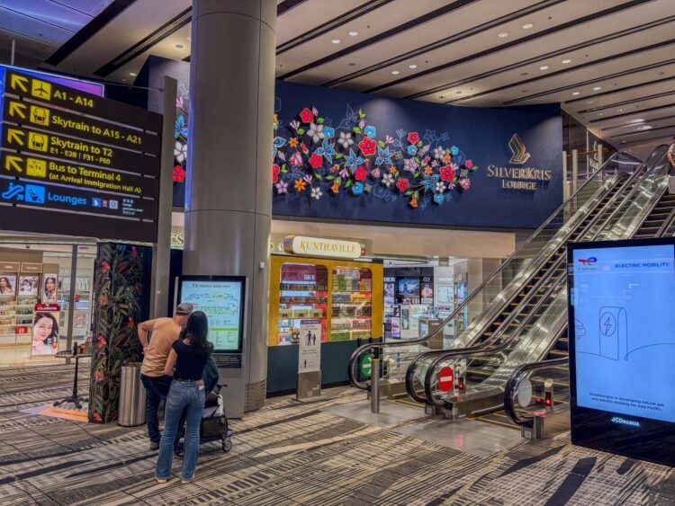 Singapore Airlines Silverkris Business Class Lounge Terminal 3 Singapur Rolltreppe Zur Lounge
