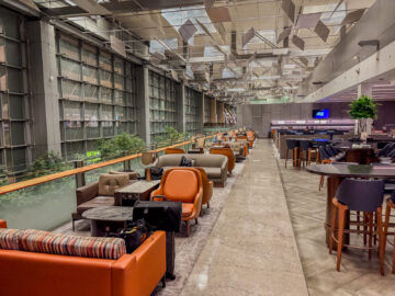 Singapore Airlines Silverkris Business Class Lounge Terminal 3 Singapur Sitz Essen Bereich Vorne