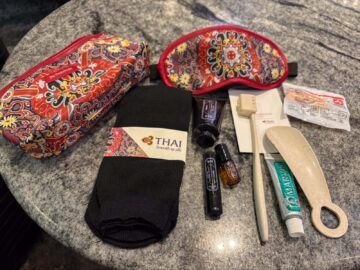 Thai Airways Airbus A350 900 Royal Silk Business Class Amenity Kit Inhalt