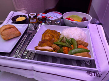Thai Airways Airbus A350 900 Royal Silk Business Class Essen Breakfast