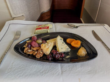 Thai Airways Airbus A350 900 Royal Silk Business Class Essen Kaeseplatte