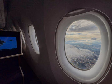 Thai Airways Airbus A350 900 Royal Silk Business Class Fenster Takeoff