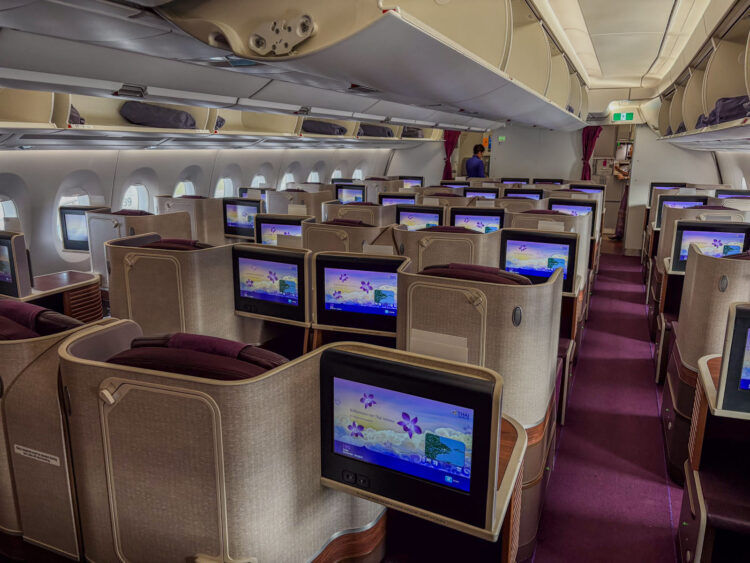 Thai Airways Airbus A350 900 Royal Silk Business Class Kabine