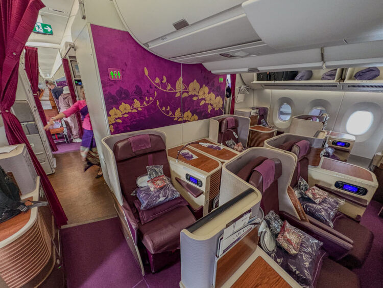 Thai Airways Airbus A350 900 Royal Silk Business Class Kabine Mittelsitze