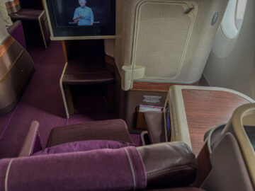 Thai Airways Airbus A350 900 Royal Silk Business Class Sitz Gang