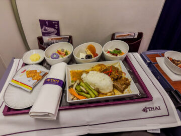 Thai Airways Boeing 777 200 Business Class Essen Hauptspeise