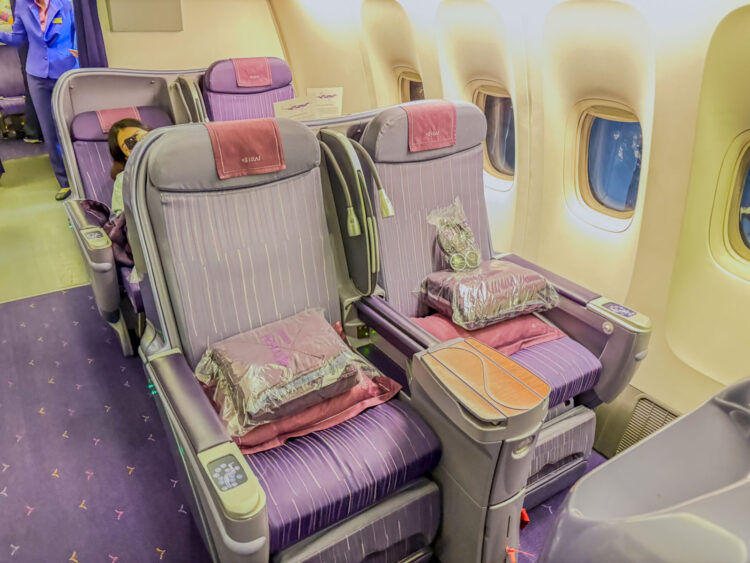 Thai Airways Boeing 777 200 Business Class Fenstersitze