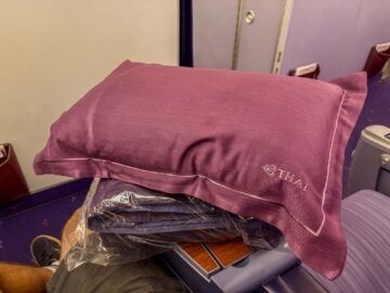Thai Airways Boeing 777 200 Business Class Kopfkissen Decke