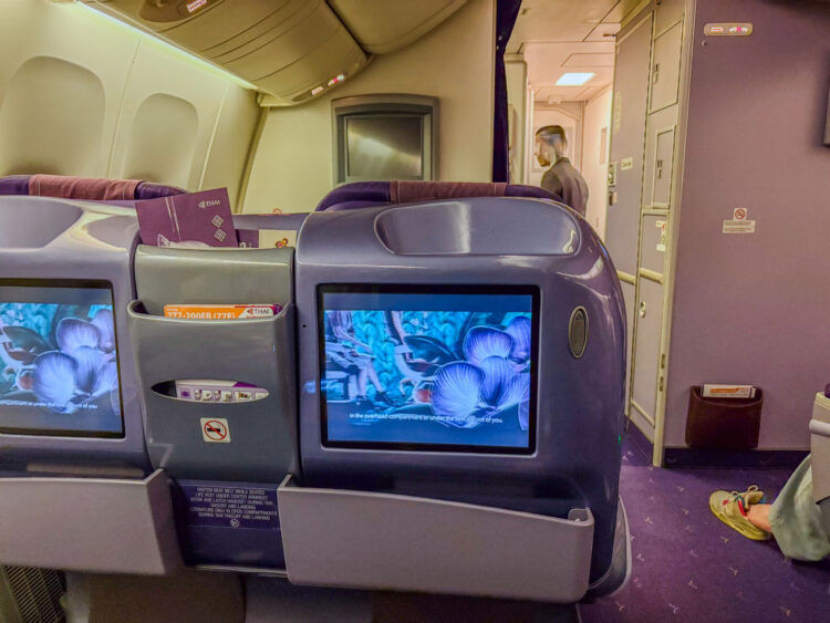 Thai Airways Boeing 777 200 Business Class Sitz Am Gang