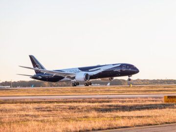 Lufthansa Boeing 787 9 Sonderlackierung 100 Jahre Copyright